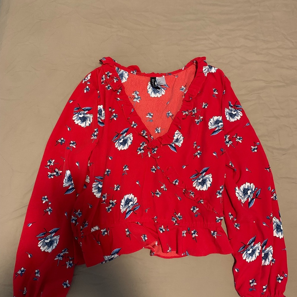 Beautifully ruffle blouse NEW